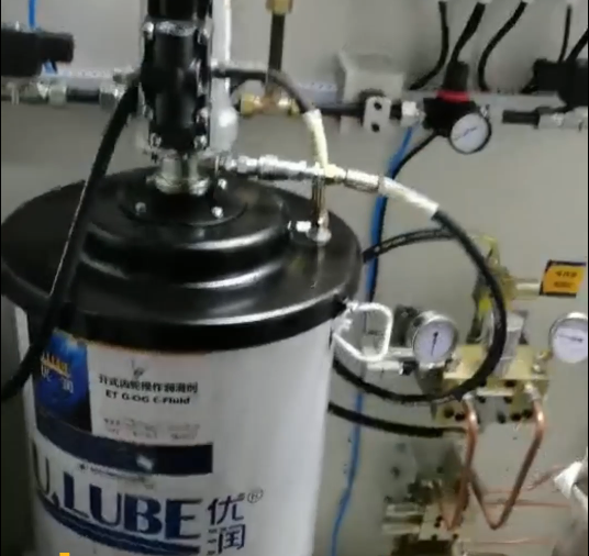 火電廠磨機(jī)開式齒輪自動(dòng)潤滑系統(tǒng)安裝，優(yōu)潤團(tuán)隊(duì)現(xiàn)場潤滑服務(wù)_優(yōu)潤特種潤滑劑