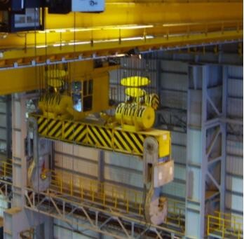 煉鋼廠天車齒輪箱漏油問題改善_優(yōu)潤(rùn)特種潤(rùn)滑劑