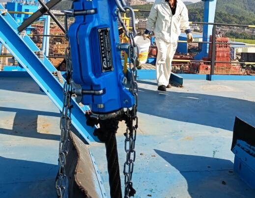 造船廠鋼絲繩去污，優(yōu)潤(rùn)團(tuán)隊(duì)現(xiàn)場(chǎng)服務(wù)_優(yōu)潤(rùn)特種潤(rùn)滑劑