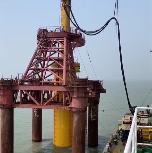 海上風(fēng)電打樁，鋼絲繩去污潤(rùn)滑，延長(zhǎng)鋼索壽命，優(yōu)潤(rùn)團(tuán)隊(duì)現(xiàn)場(chǎng)服務(wù)_優(yōu)潤(rùn)特種潤(rùn)滑劑