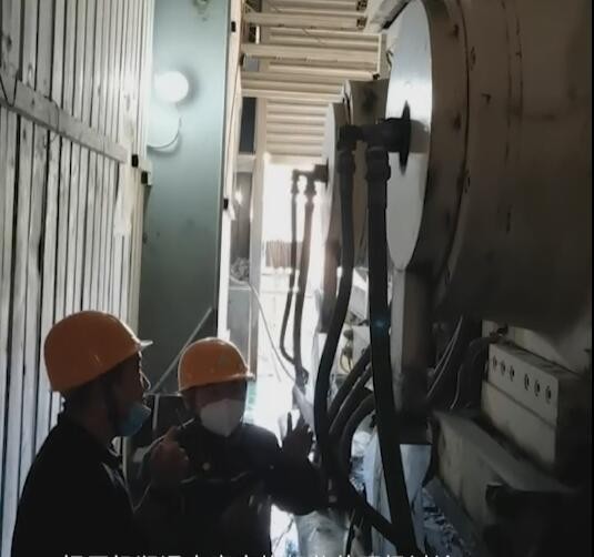 輥壓機潤滑方案實施細節(jié)的現(xiàn)場討論，優(yōu)潤(U.LUBE)團隊現(xiàn)場服務(wù)_優(yōu)潤特種潤滑劑