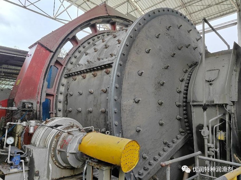礦山中信半自磨開式齒輪潤滑改良，溫度下降5℃，潤滑劑使用量下降_優(yōu)潤特種潤滑劑