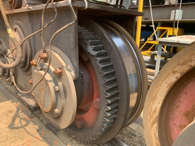 造船廠橋吊及門座機，齒輪鋼絲繩潤滑的現(xiàn)場調研，優(yōu)潤團隊服務_優(yōu)潤特種潤滑劑